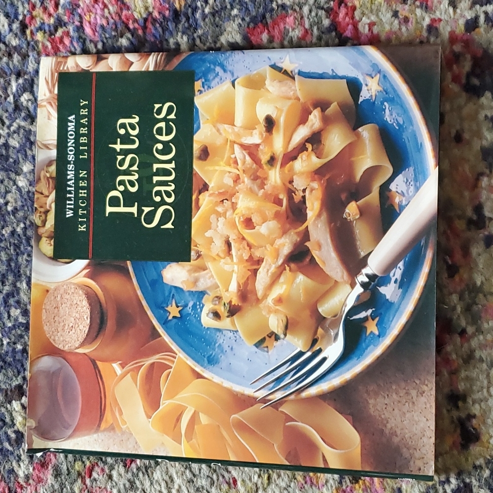 Williams Sonoma Cookbook / Pasta Sauces / Kitchen Library